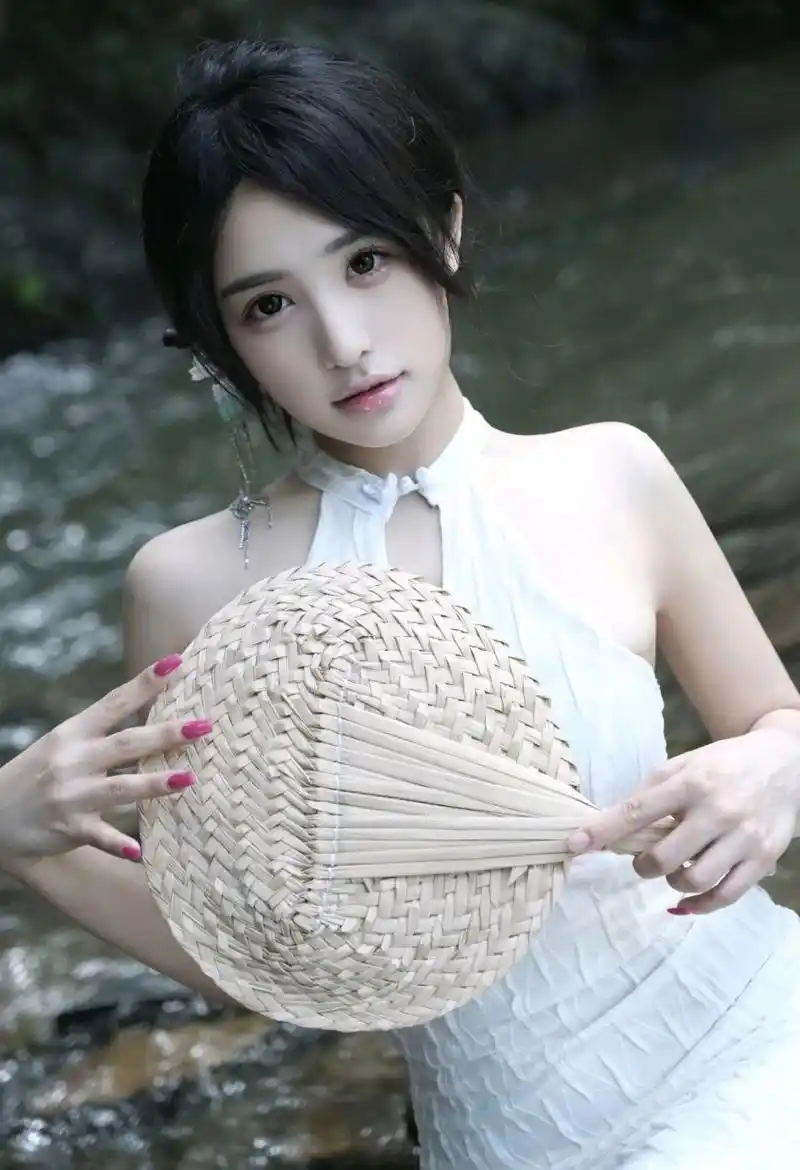 森泽佳奈电影《长夜列车》剧照